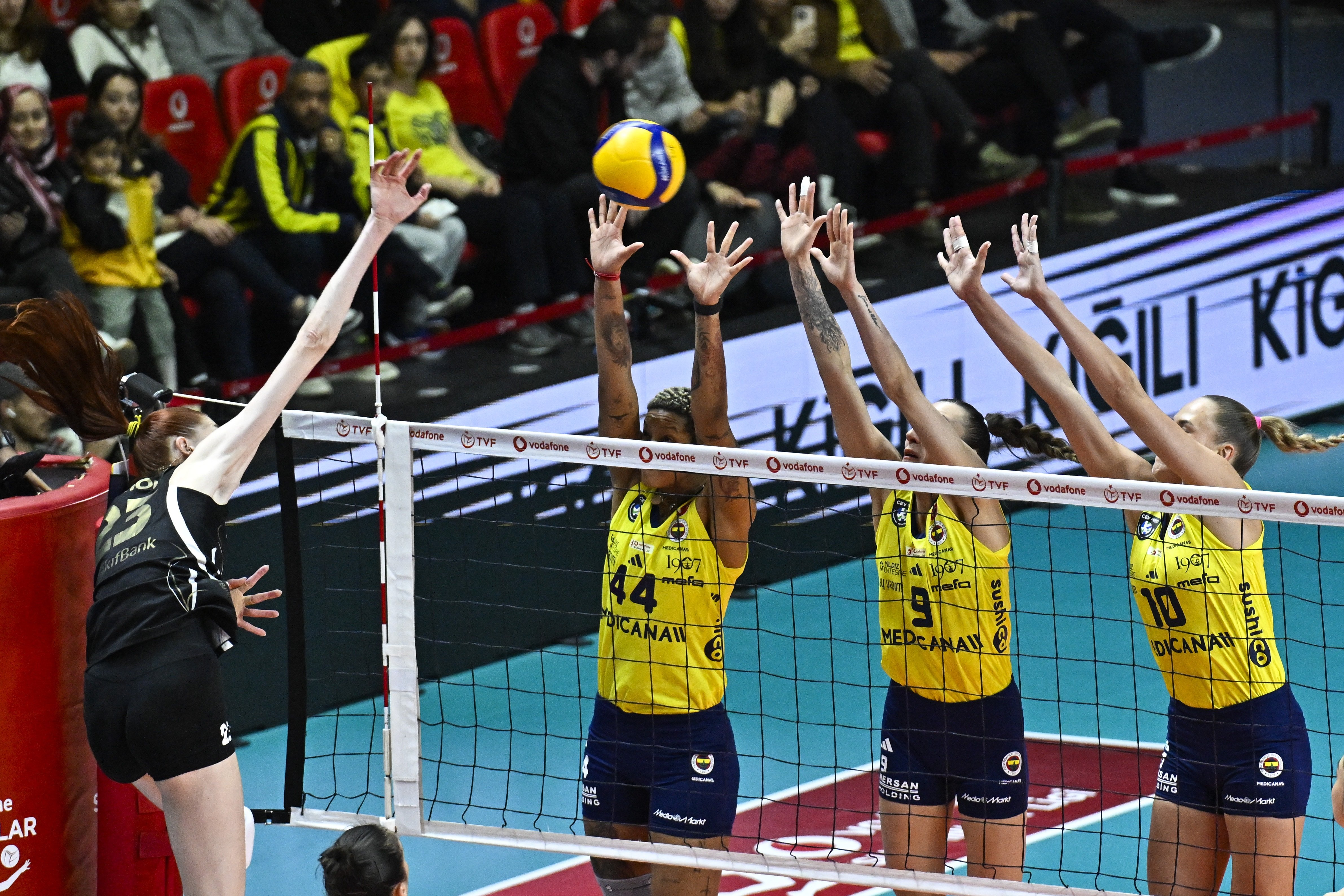 Dev maçta kazanan VakıfBank