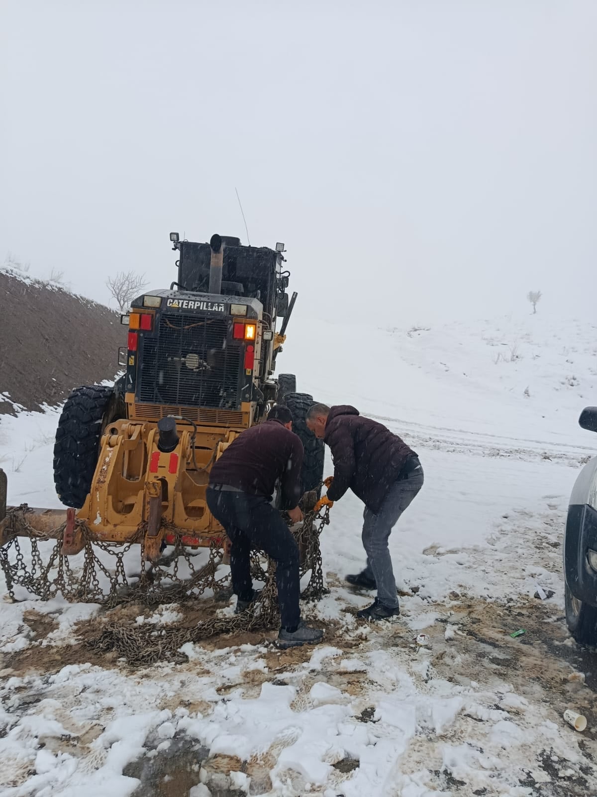 Siirt'te beyaz esaret: Kar yolları tıkadı
