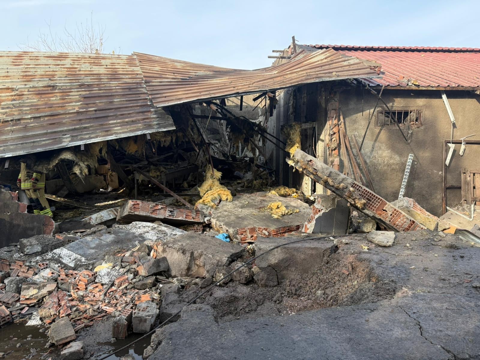 Peynir üretim tesisinde patlama: Yaralılar var