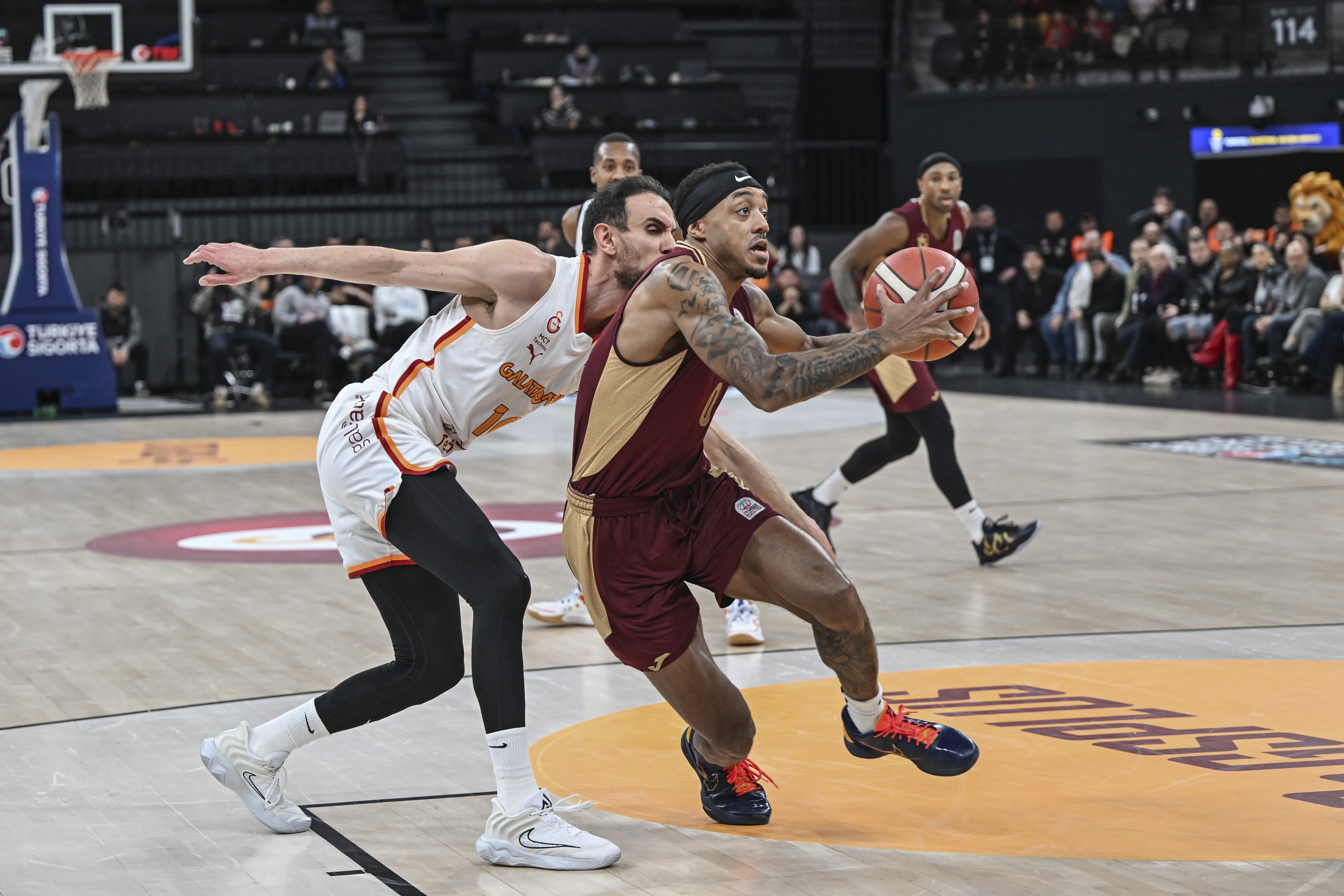 Trabzonspor deplasmanda Galatasaray'ı '100'ledi