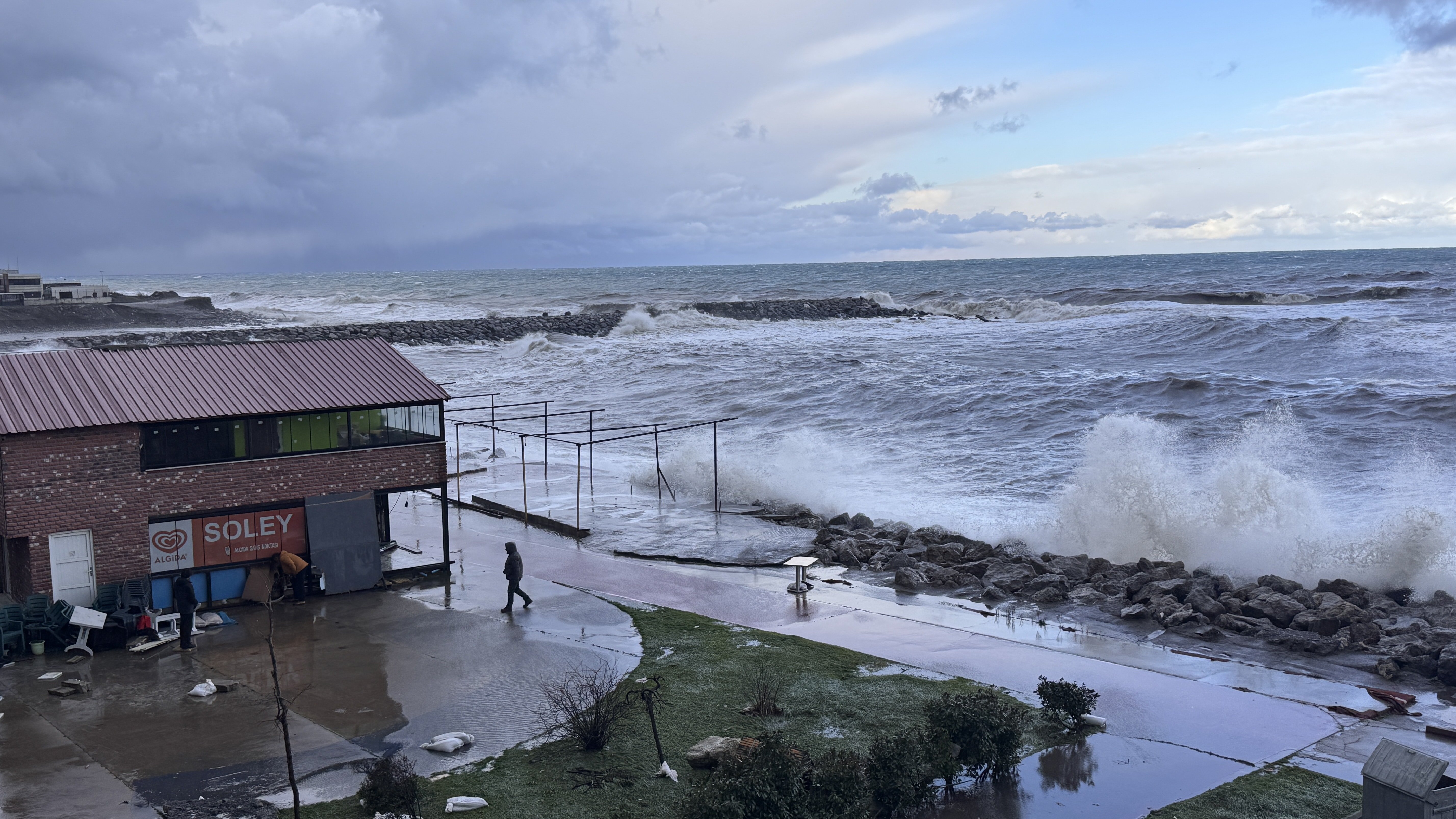 Deniz taştı Kozlu Limanı sular altında kaldı