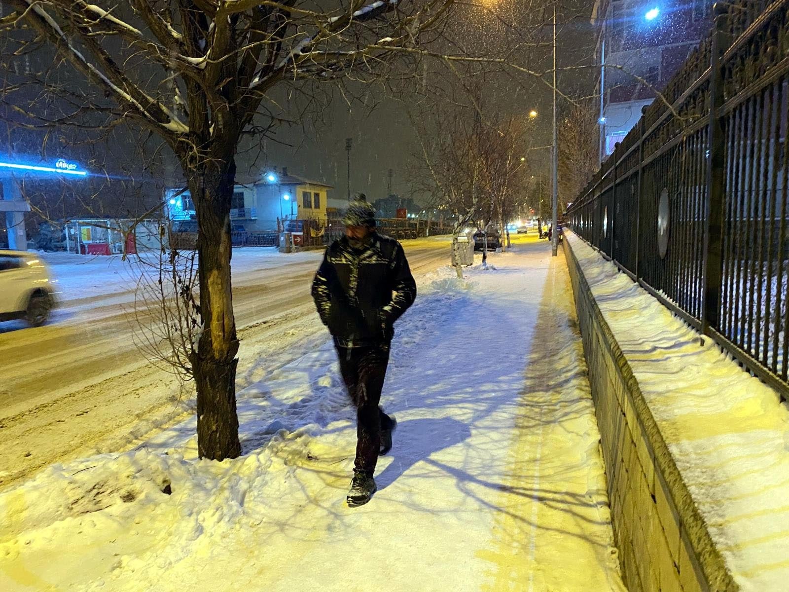 Ardahan'da kar kenti beyaza bürüdü