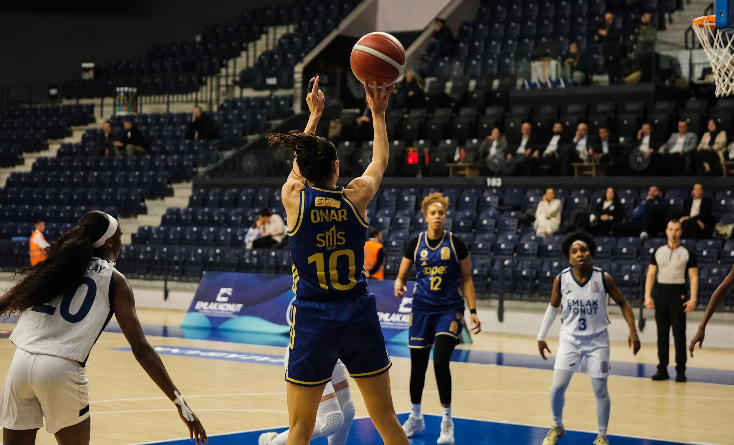 Fenerbahçe Opet deplasmanda farklı kazandı