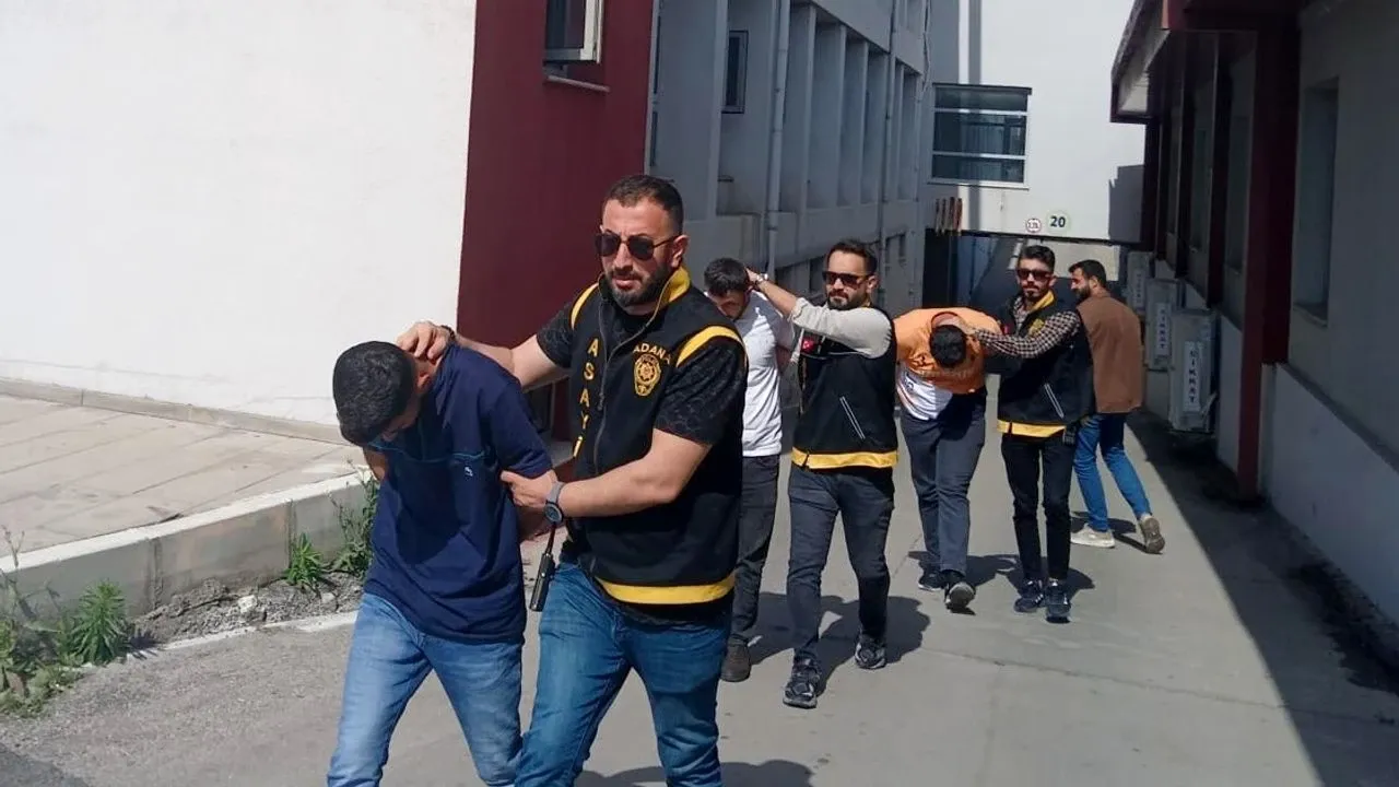 Adana'da bir kişinin tabancayla vurularak öldürülmesiyle ilgili 5 zanlı tutuklandı