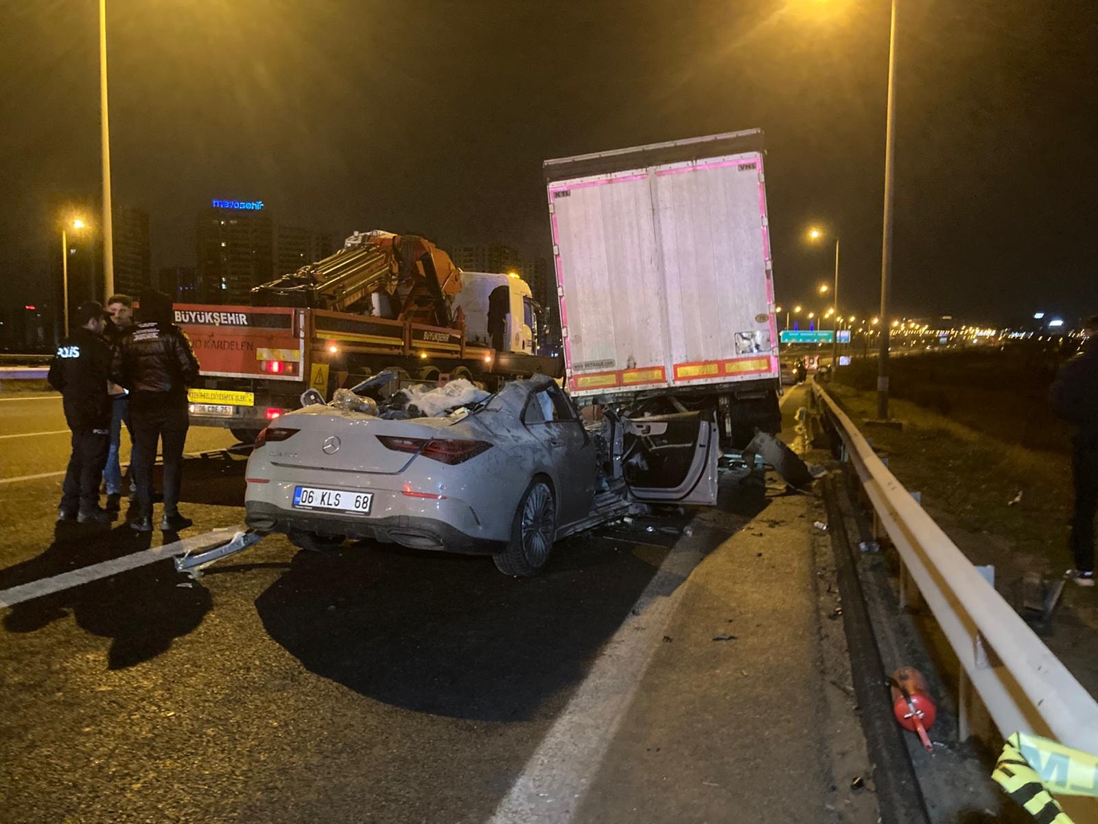 Ankara’da otomobil TIR’a çarptı: 2 ölü, 1 ağır yaralı