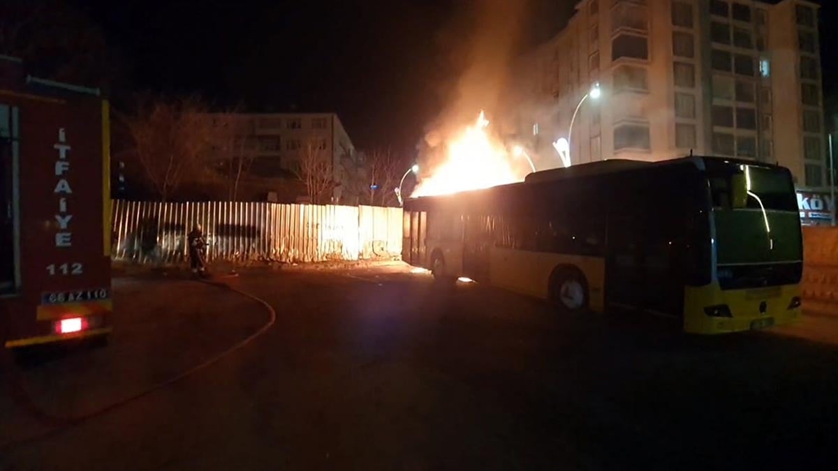 Yozgat’ta park halindeki halk otobüsü alev aldı