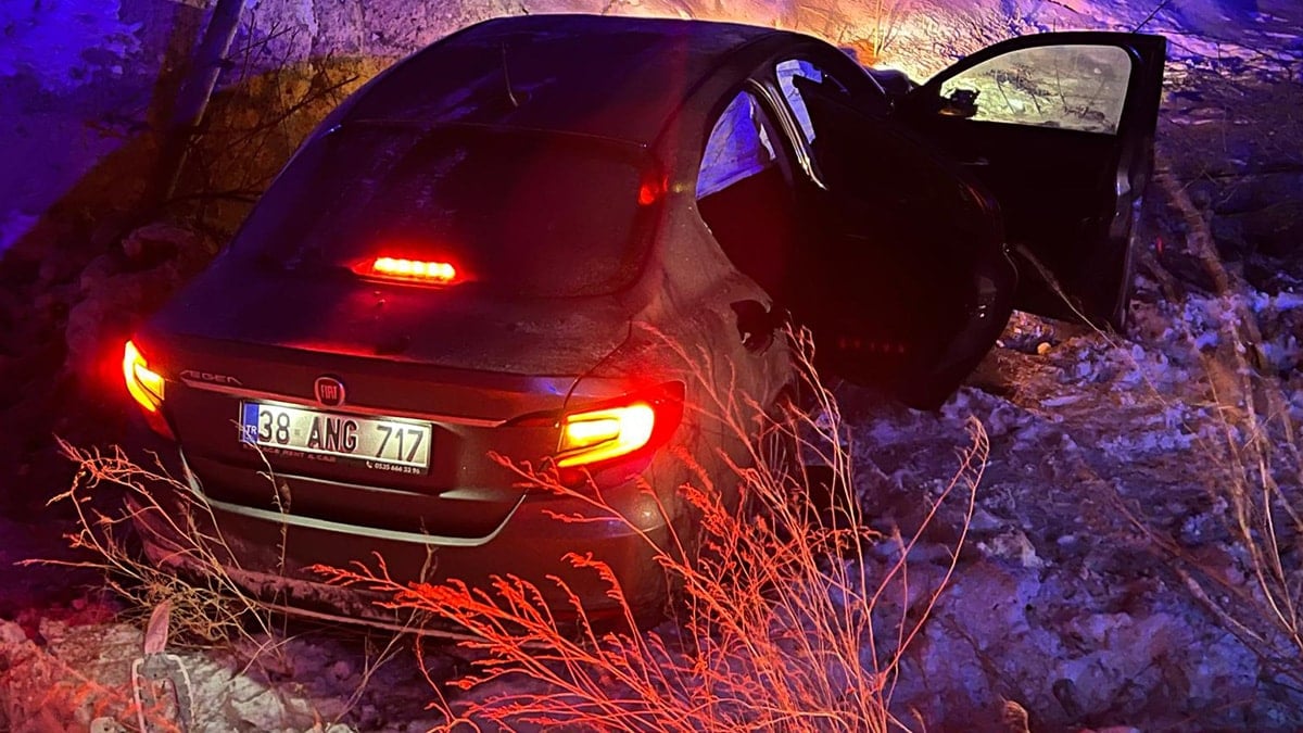 Gizli buzlanma kazaya neden oldu: Otomobil tarlaya uçtu, 4 yaralı