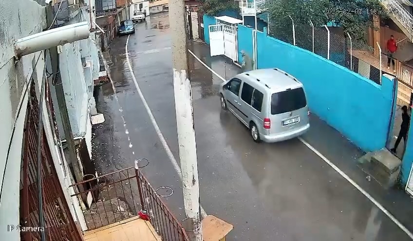 Husumetlisini ezmeye çalıştı o anlar saniye saniye kaydedildi