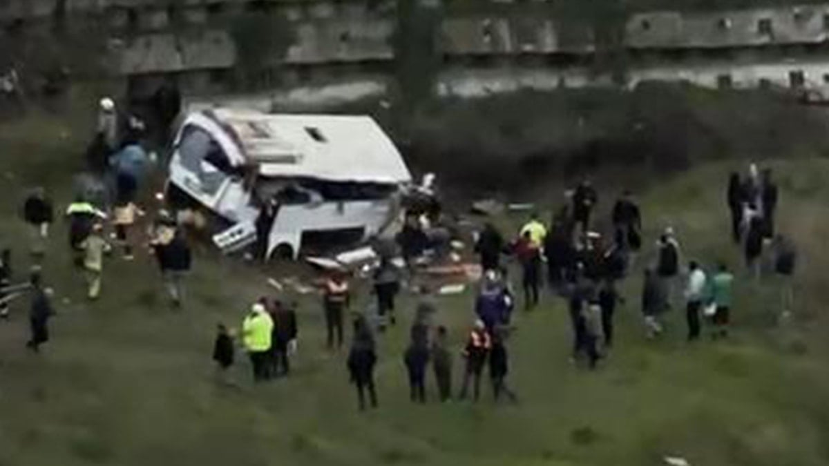 İstanbul'da işçi servisi şarampole yuvarlandı: Can kaybı artıyor!