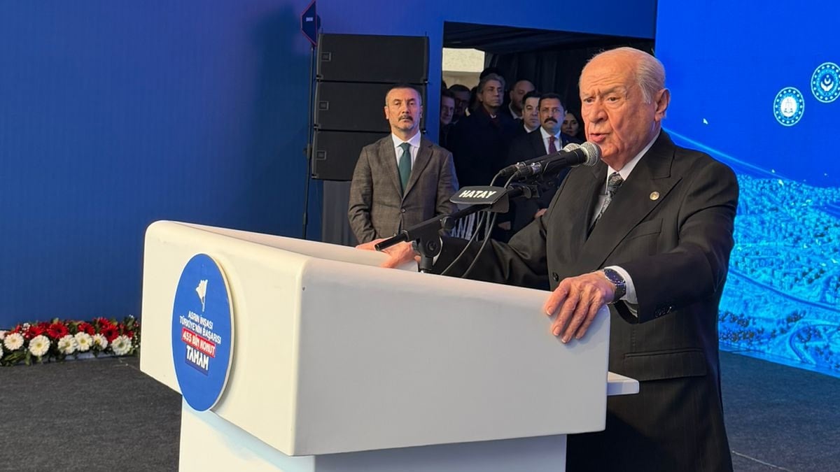 Bahçeli kürsüden methiyeler dizdi