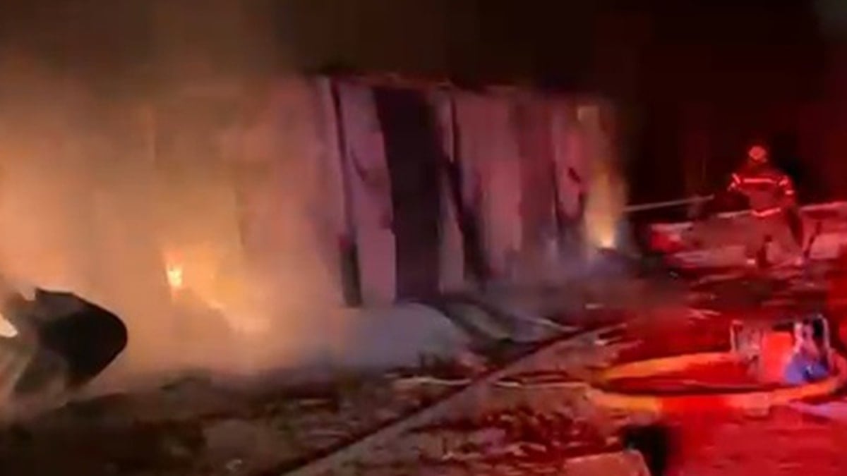 Bursa’da işçilerin kaldığı baraka alev alev yandı