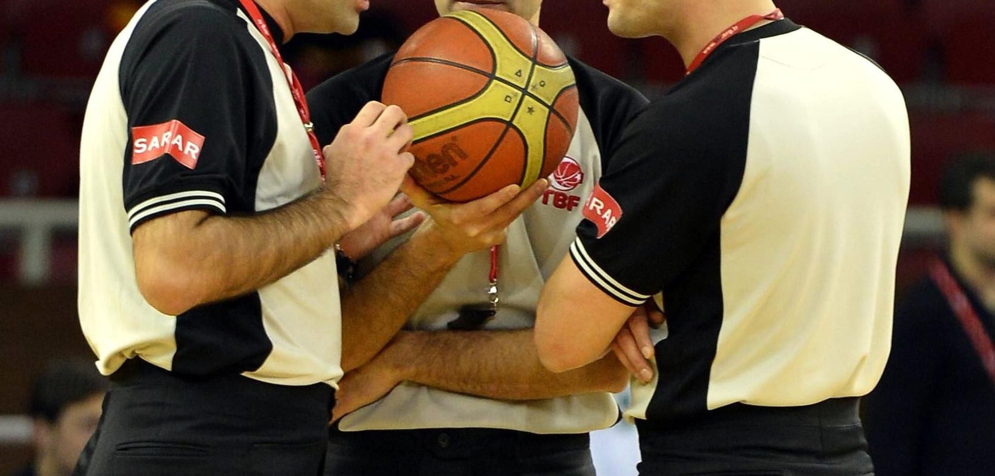 Hakeme kafa attı, hastanelik etti