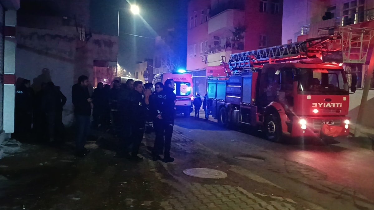 Yangın sonrası yalı adam can verdi, eşi hastaneye kaldırıldı