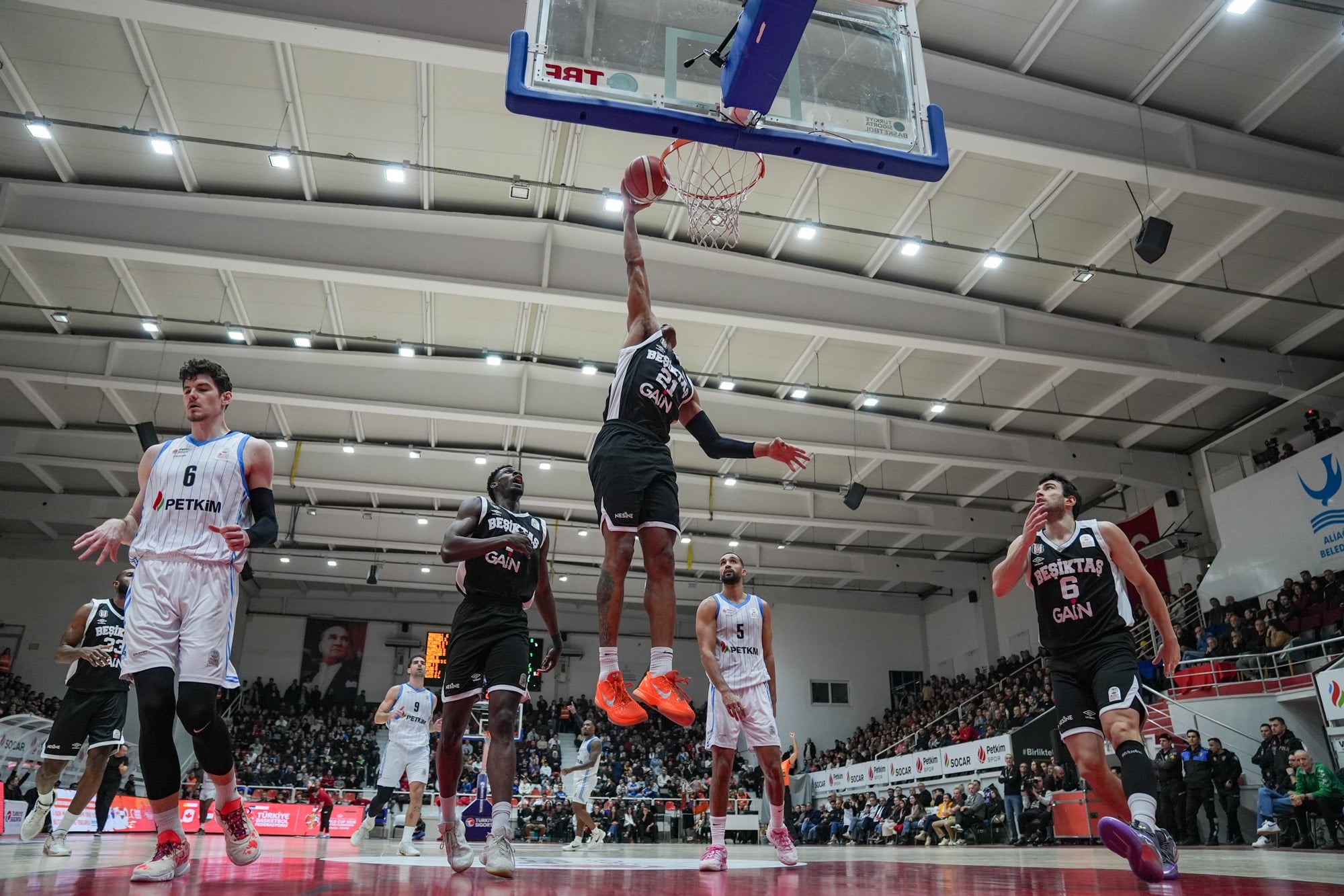 Beşiktaş'ın bileği bükülmüyor! Son saniye üçlüğüyle kazandı