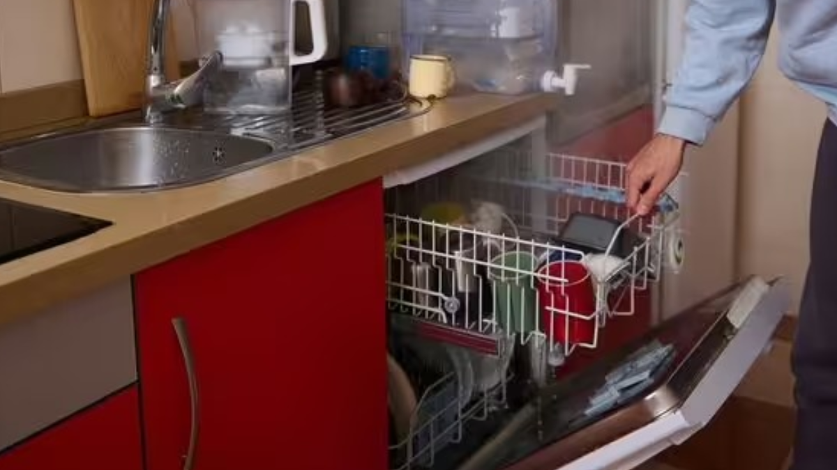 Bulaşık makinesinin bu ayarı yüzünden meğer bardaklarda su lekesi oluşuyormuş