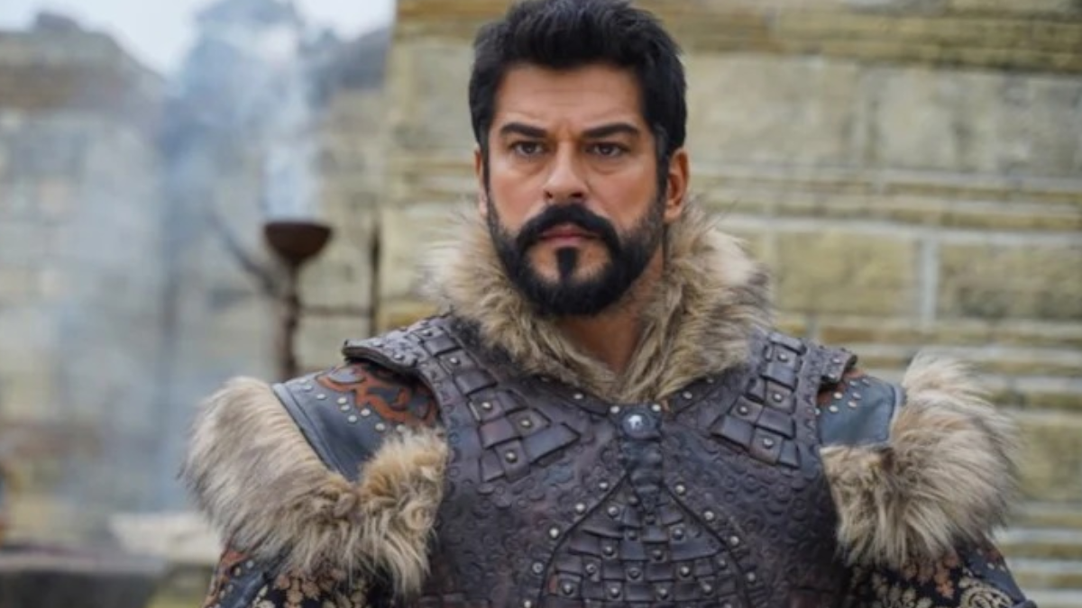 Rusya'da kral ilan edilen Burak Özçivit'ten rekor anlaşma