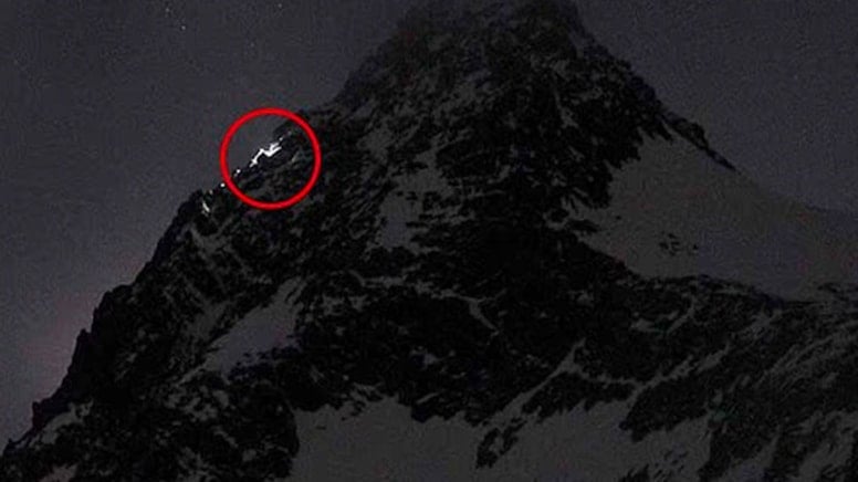 Sevgilisini zirveye 50 metre kala ölüme terk etti