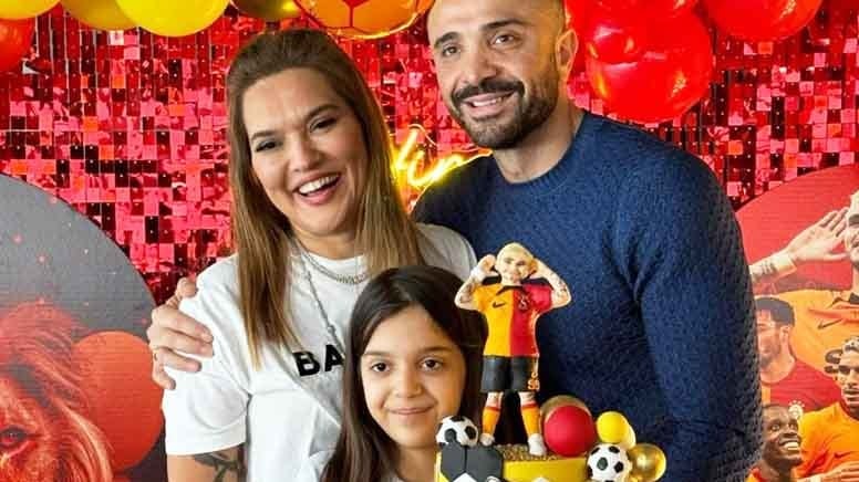 Hira oyunculuğa adım atıyor... 'Anlaşmaları imzaladık'