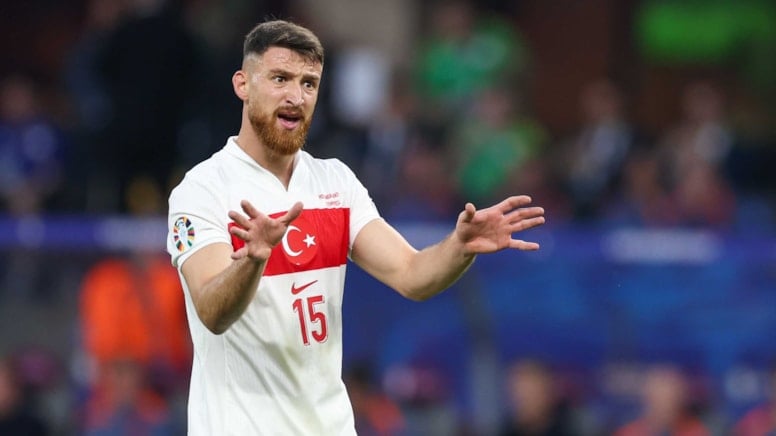 Khám phá Đóng góp Thầm Lặng của Salih Özcan trong Lối Chơi Kỷ Luật Khám phá Đóng góp Thầm Lặng của Salih Özcan trong Lối Chơi Kỷ Luật