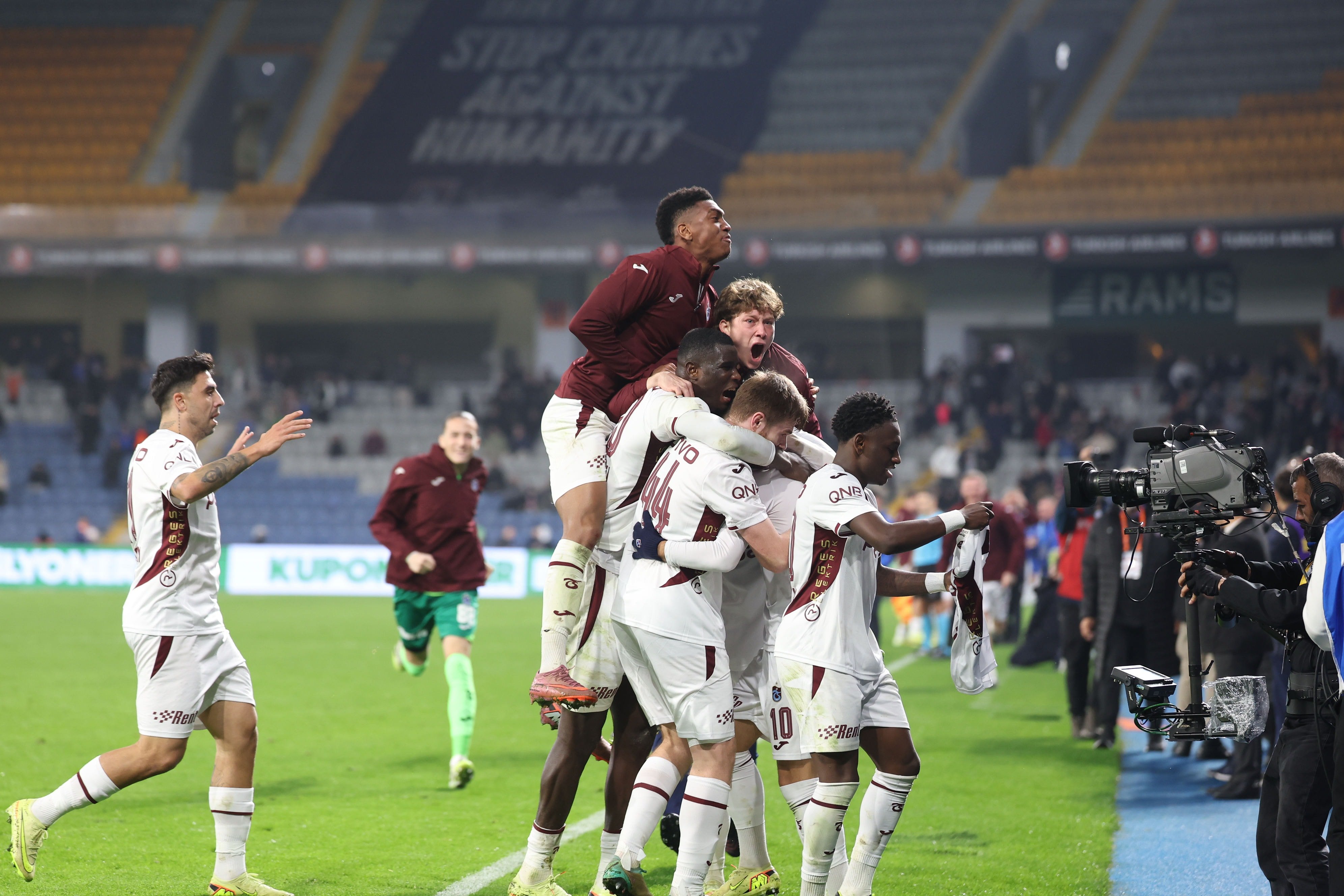 Trabzonspor servet harcadığı iki yıldızı İstanbul ekibine yolluyor