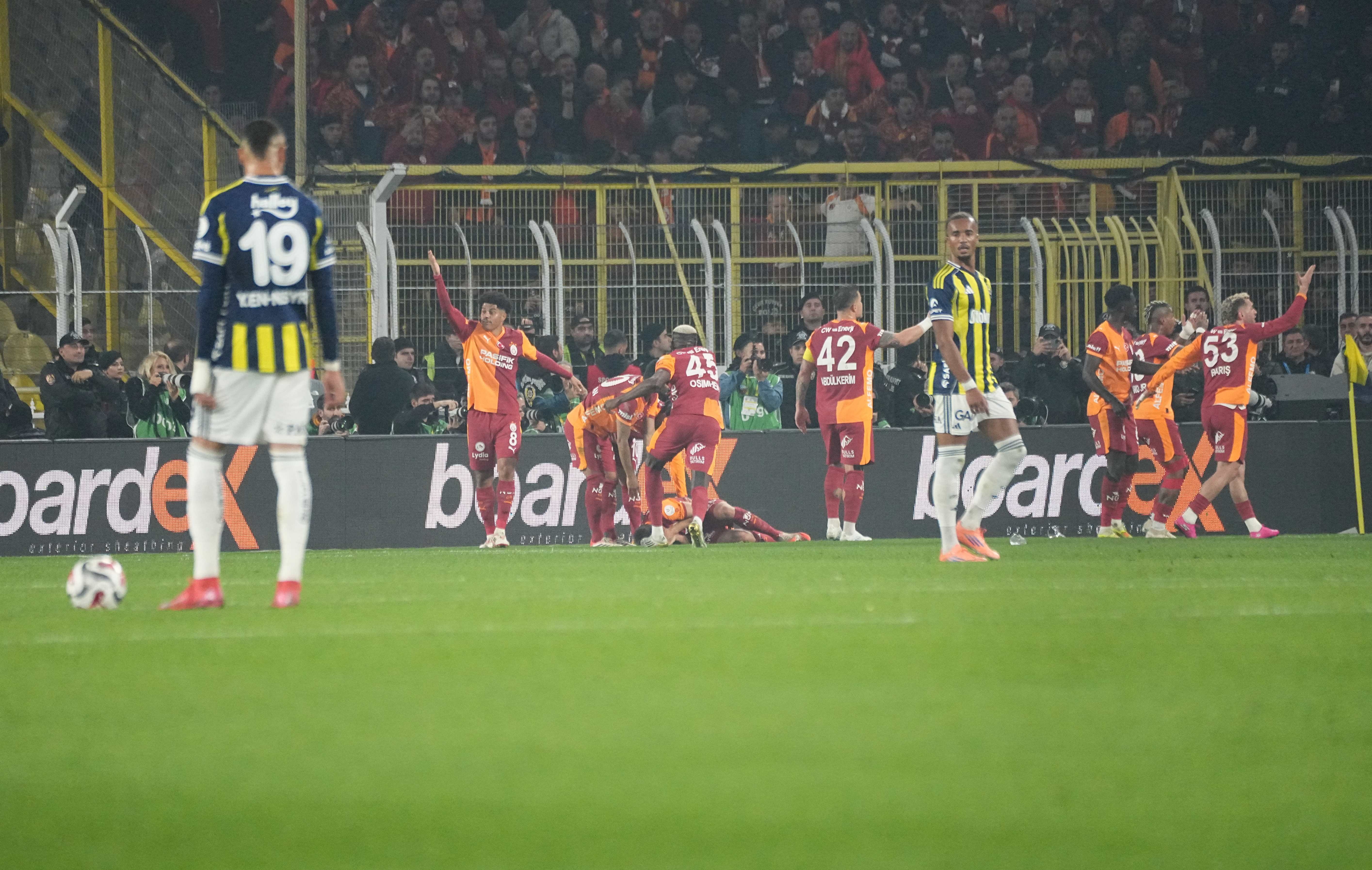 Derbide gol sonrası Kazımcan Karataş yüzünden yaralandı