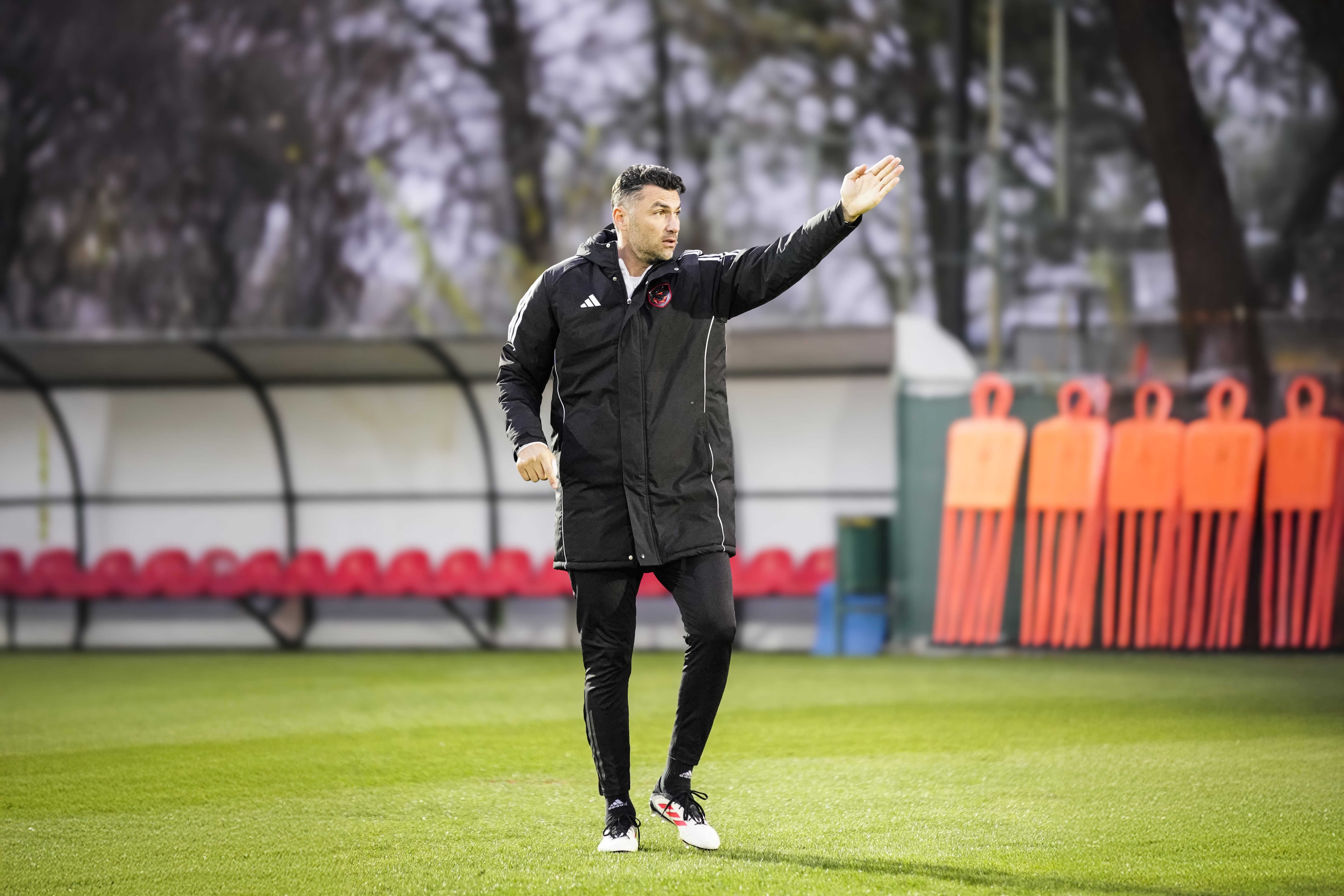 Süper Lig ekibinde flaş istifa! Şehirden ayrıldı