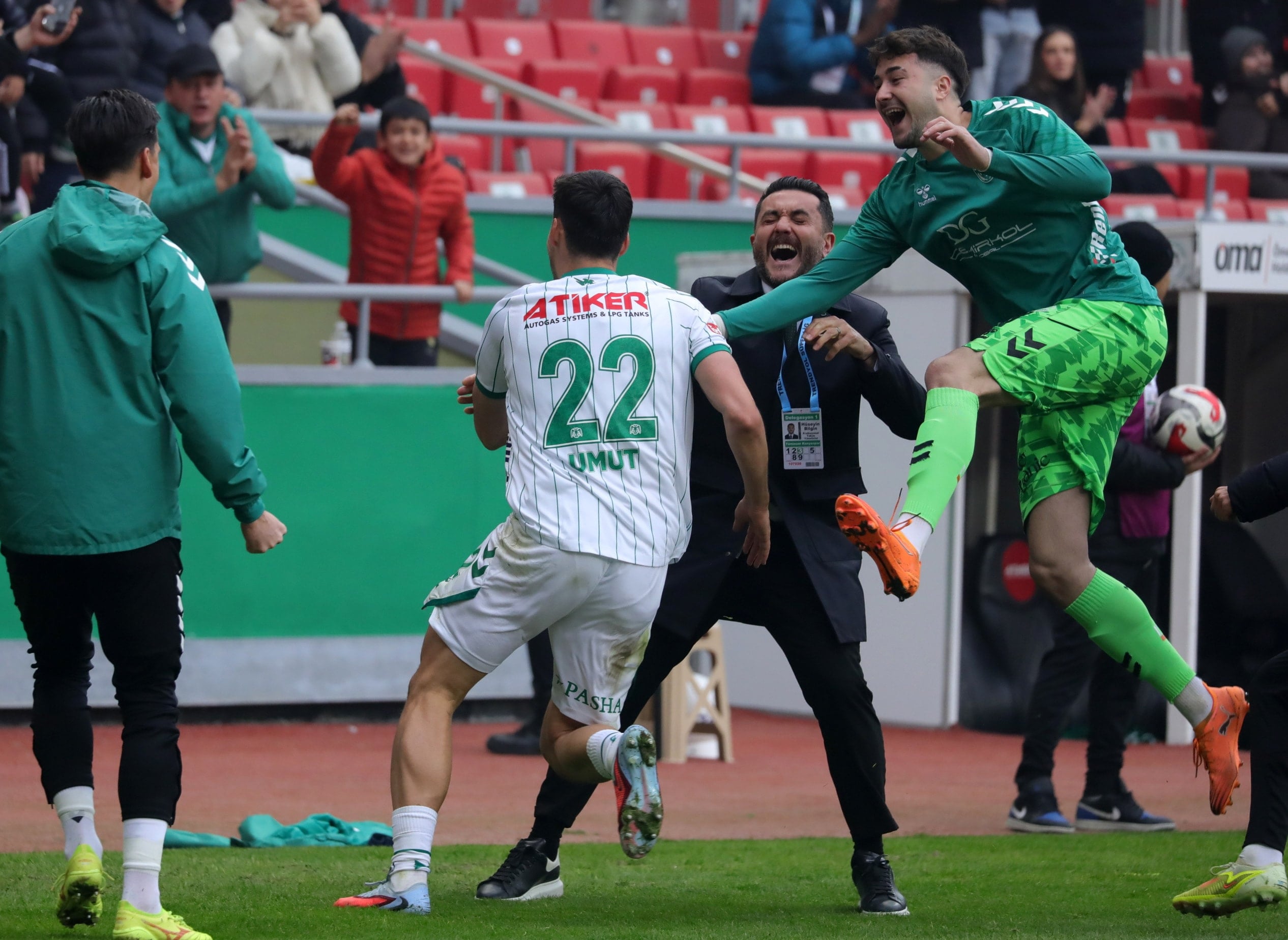 Konyaspor son dakikada 1 puanı kurtardı