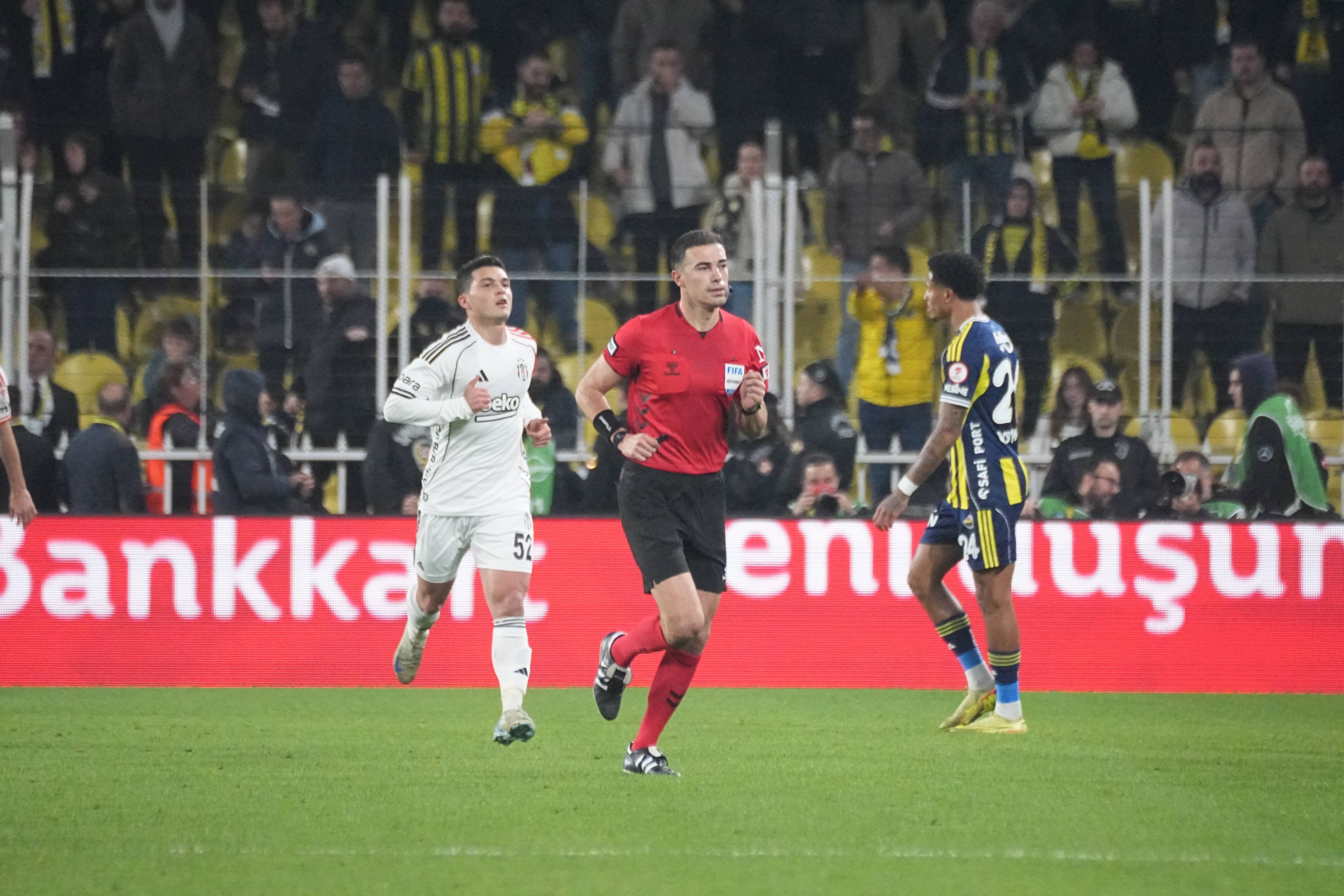 Dev derbide VAR uyarısı sonrası penaltı kararı