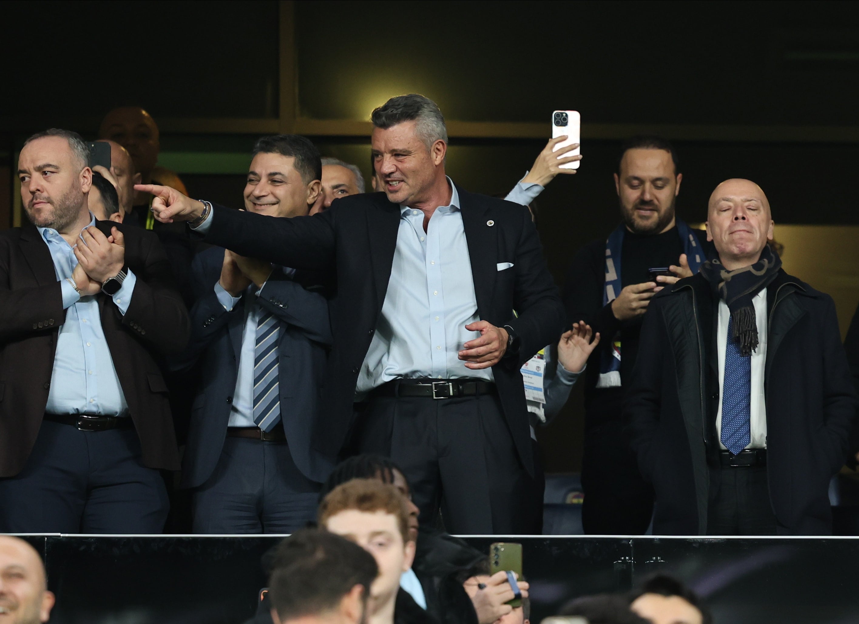 Fenerbahçe'de gözler kritik toplantıda! Saran karar alacak