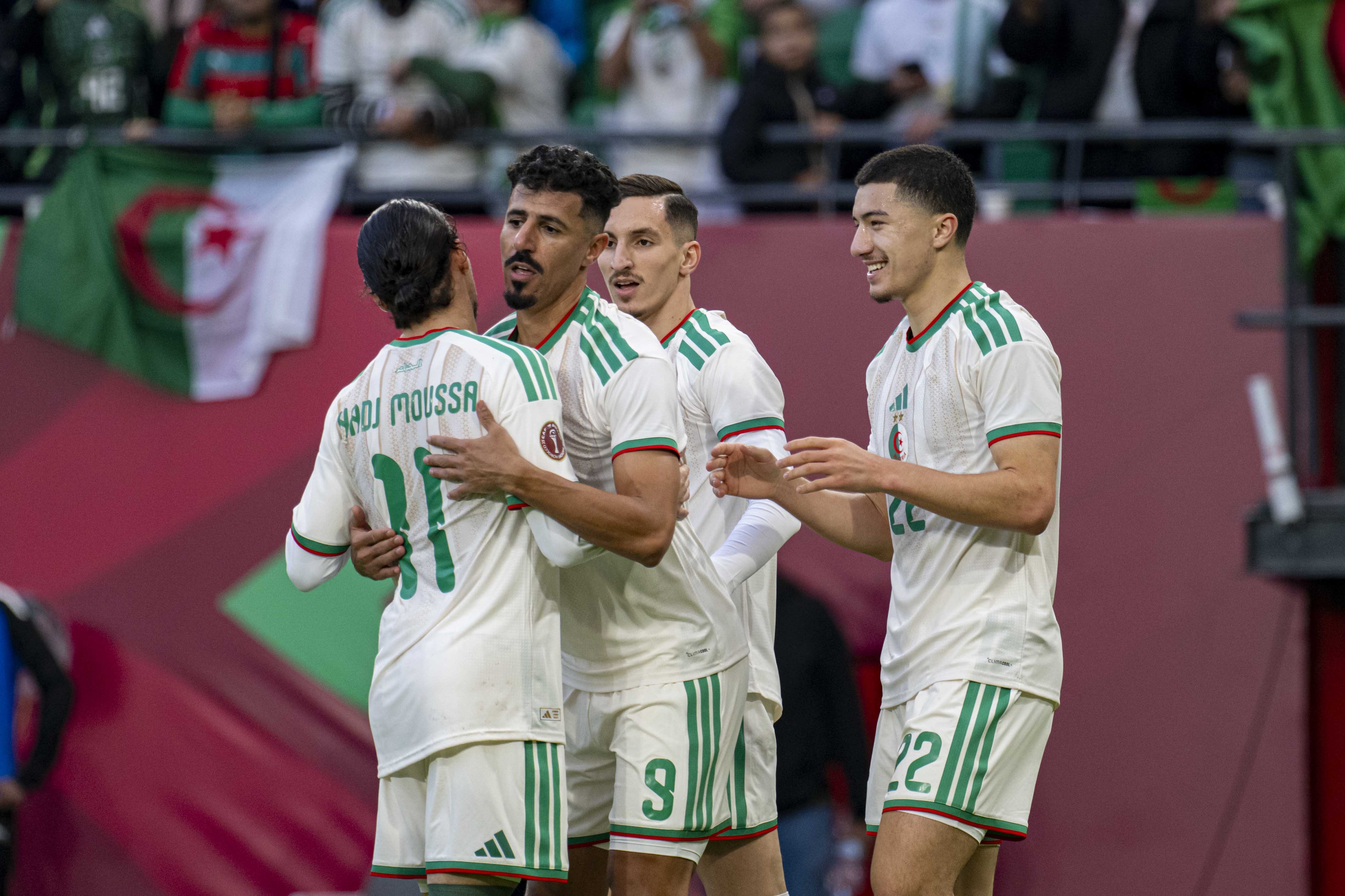 Cezayir 3'te 3 yaparak gruptan çıktı