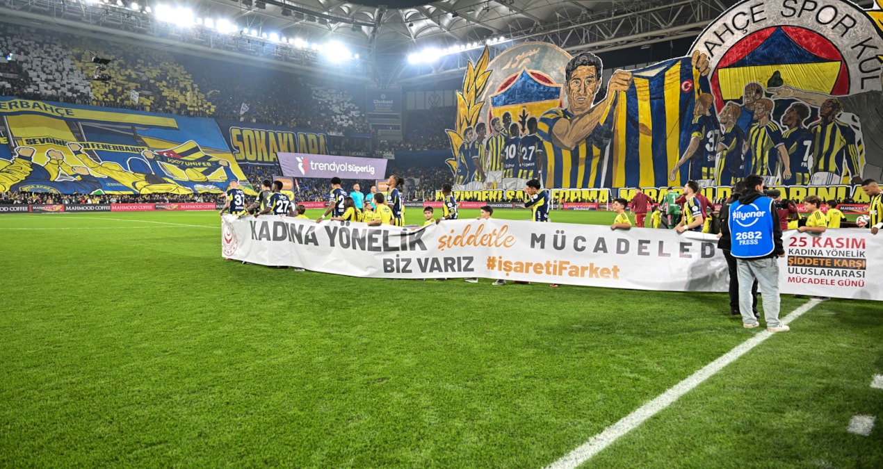 Fenerbahçe-Galatasaray maçı öncesi dev koreografi