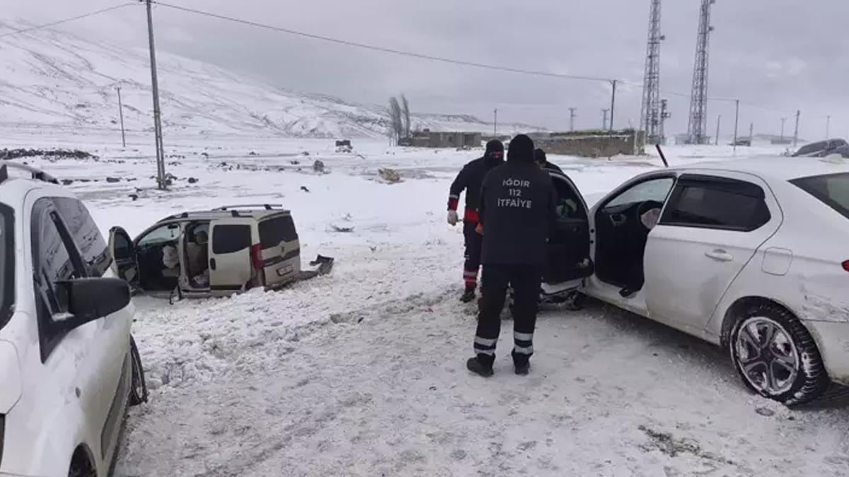 Iğdır’da kar ve tipi zincirleme kazaya yol açtı, 4 yaralı