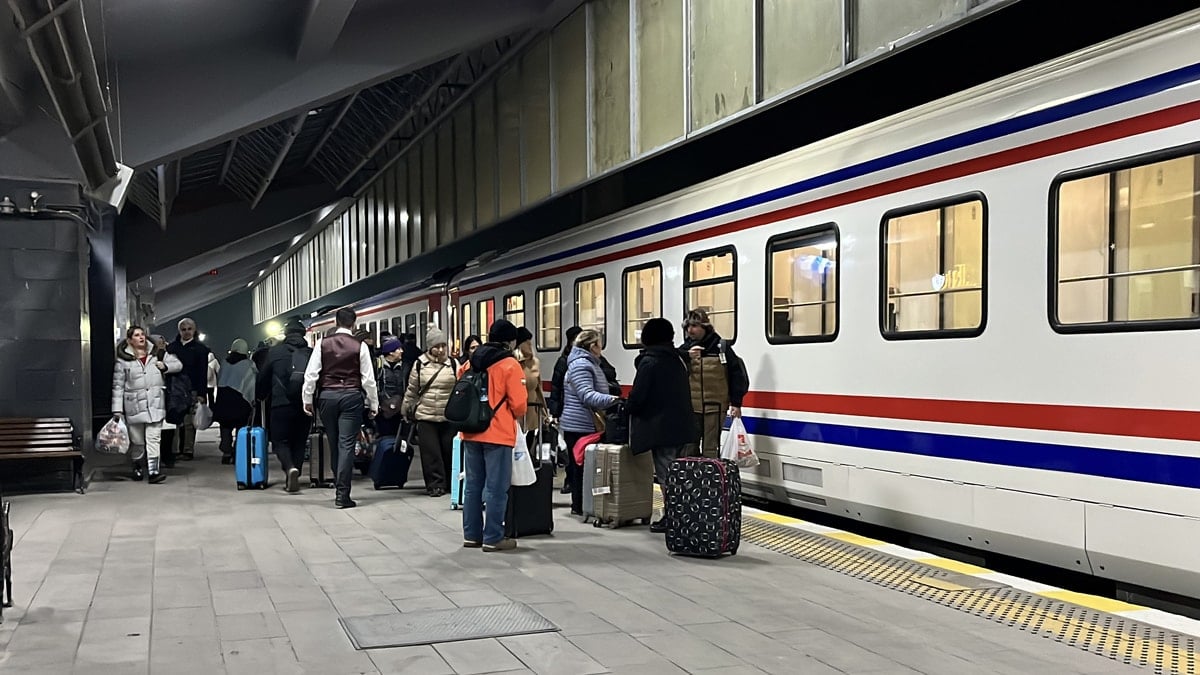 Turistik Doğu Ekspresi yeni sezonda ilk seferine çıktı
