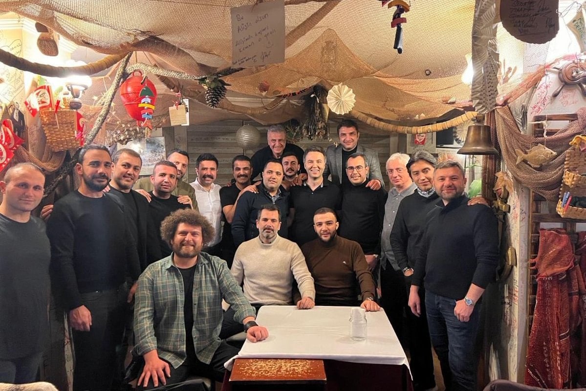 O doğum günü fotoğrafından bir kişi daha eksildi