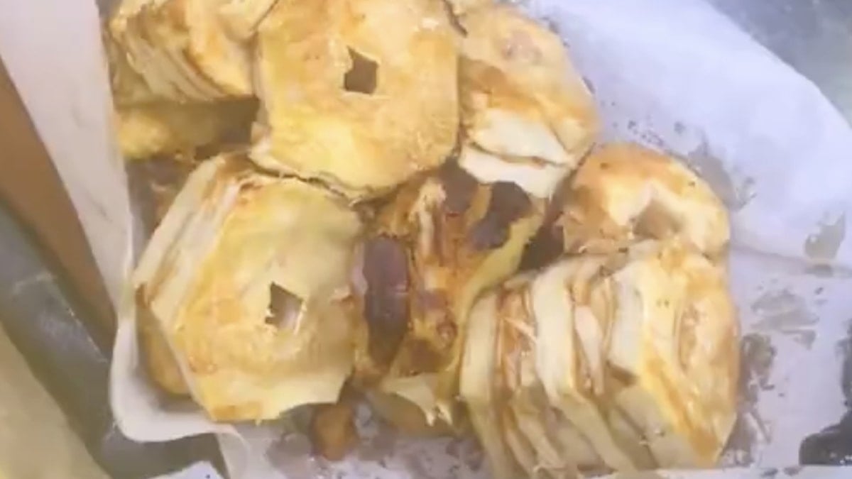 Döner ustası tavuk dönerin son kısmının neden satılmaması gerektiğini bir bir anlattı