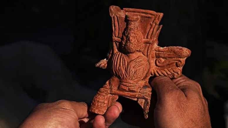 Efes'te Mısır tanrısı kabartmalı tütsü bulundu