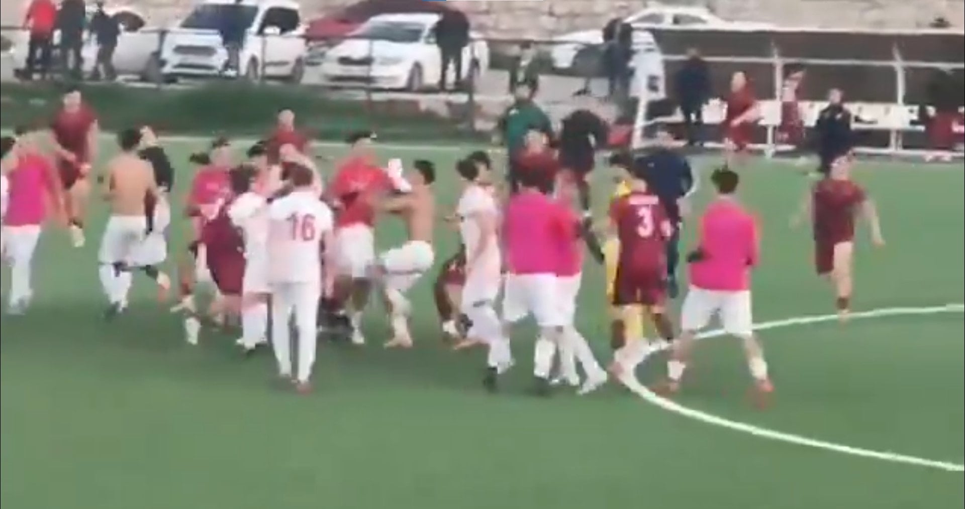 Hatay'da futbolunuz batsın dedirten görüntüler! 4 kişi yaralandı