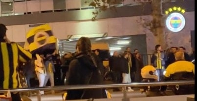 Fenerbahçe taraftarları Sadettin Saran'a destek için toplandı