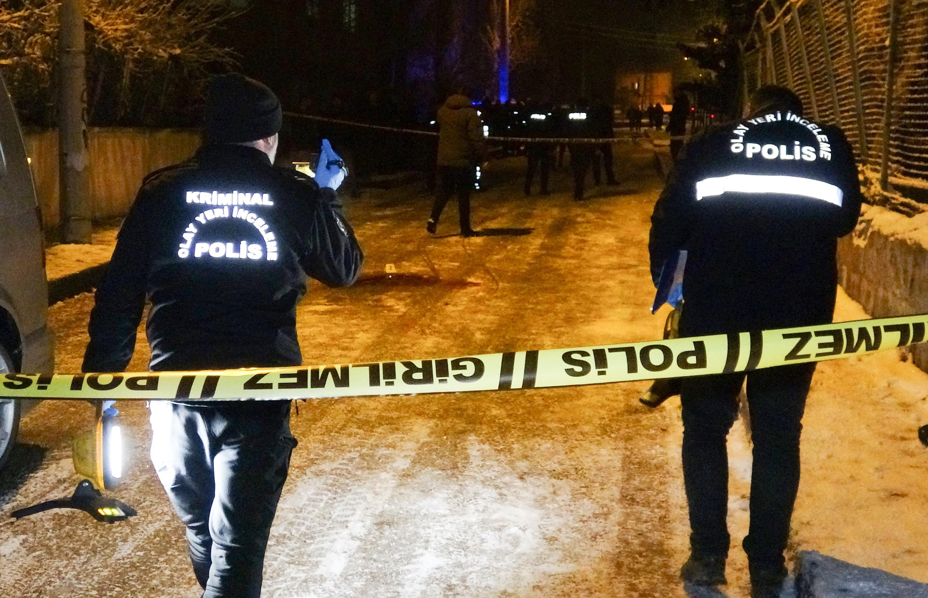 Evinin önünde tek kurşunla öldürüldü