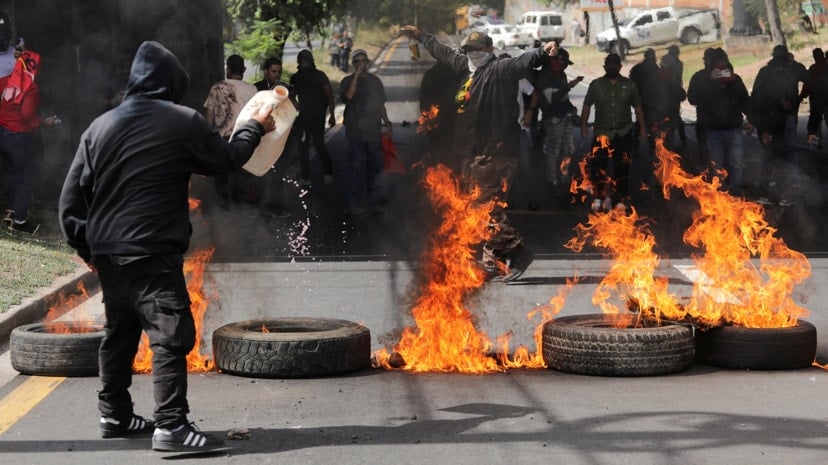 Trump'ın gözünü diktiği ülkede Başkan, 'darbe teşebbüsüne' karşı halkı sokağa çağırdı