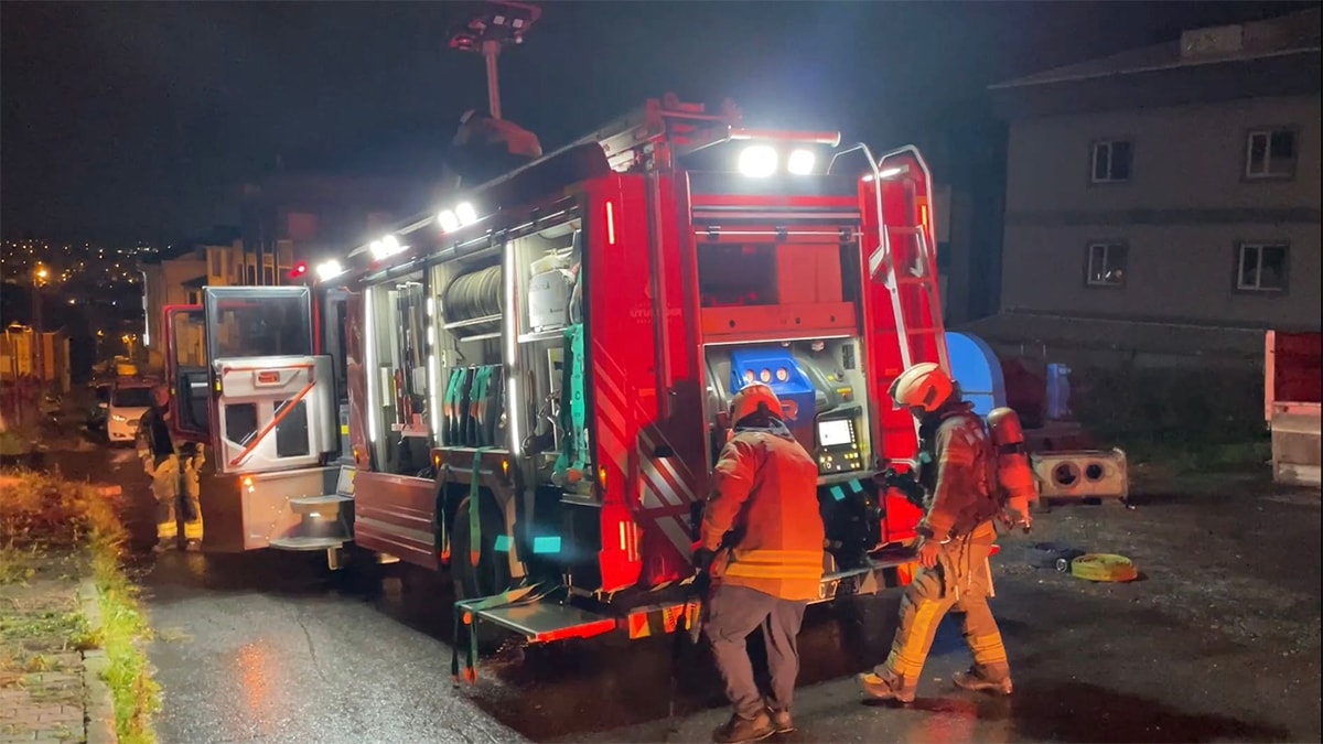 İstanbul'da fabrika yangını: Yaralılar var