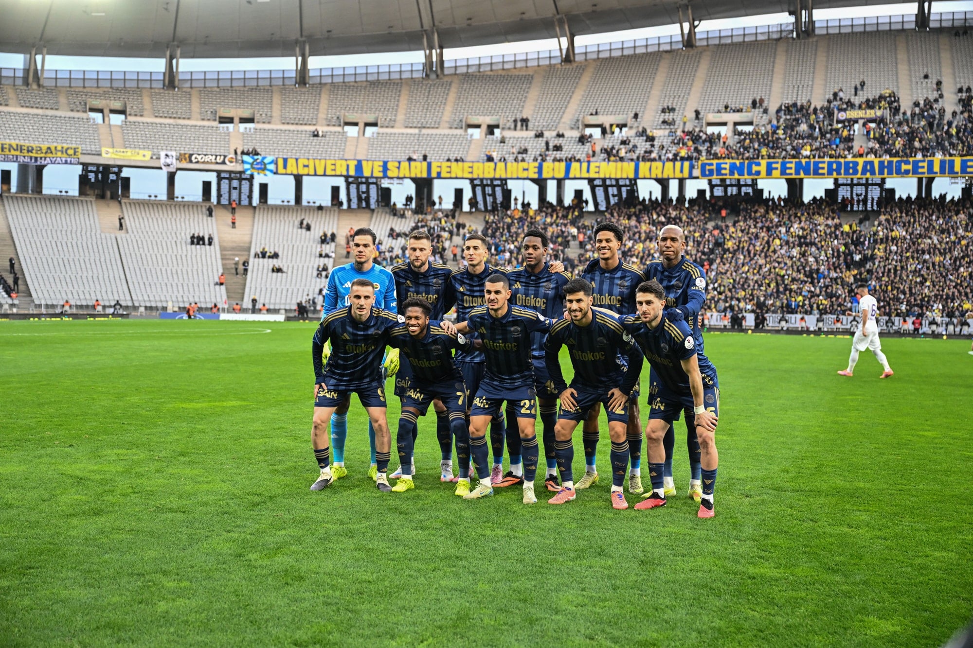 Fenerbahçe'de derbi öncesi iki yıldıza Noel izni