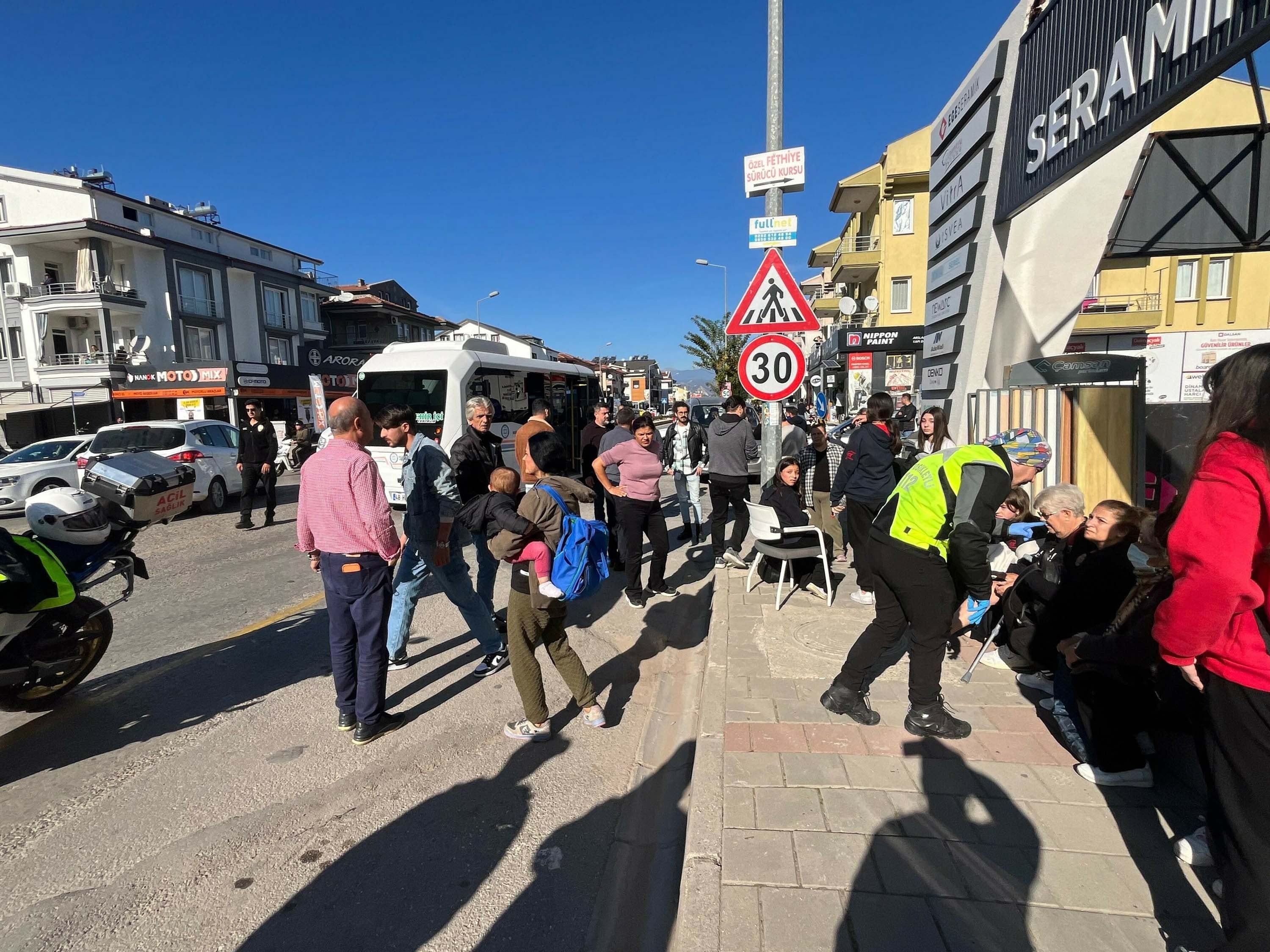 Fethiye'de kavşakta feci kaza: Çok sayıda yaralı var