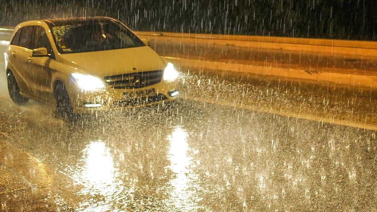 Avrupa'da turuncu alarm: Şiddetli yağışlar tehlikeyi artırdı