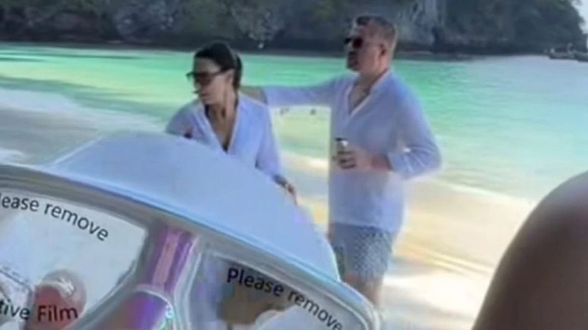 İşçiler maaş alamadığı için eylemde, Buca Belediye Başkanı Uzak Doğu'da tatilde