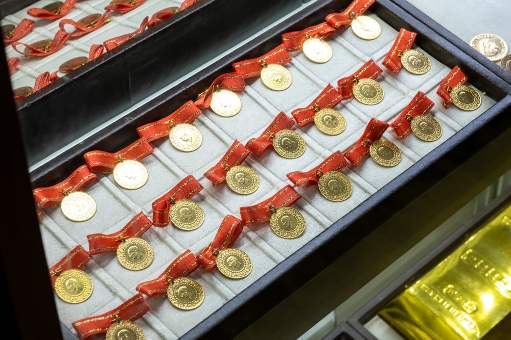 Altın rekora doymuyor: 1 çeyrek altın 10.000 TL oldu!