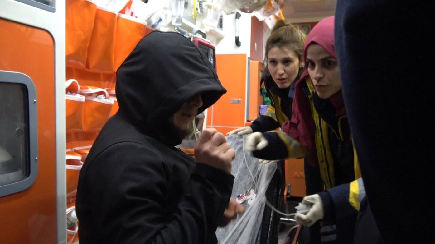 Dağda mahsur kalan 2 üniversite öğrencisi kurtarıldı