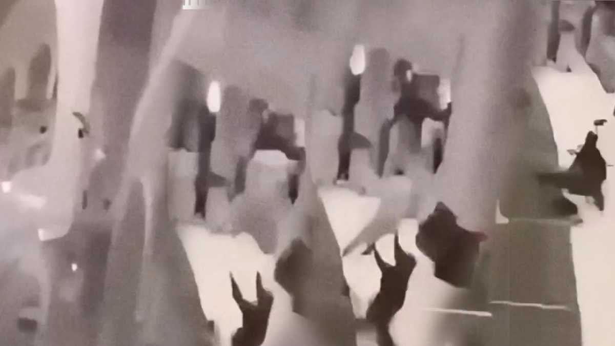 Mescid-i Haram'da intihar girişimi: Güvenlik görevlisi kendini siper etti