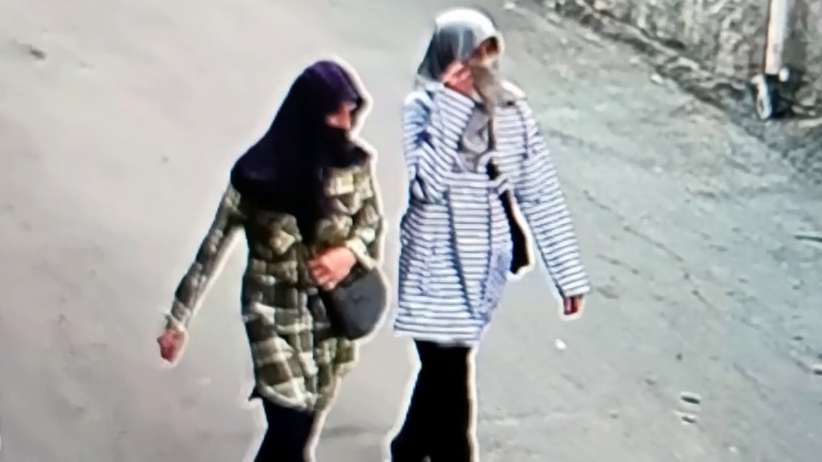 Yüzlerini eşarpla gizleyen anne-kız, girdikleri evlerden yüz binlerce liralık altın çaldı