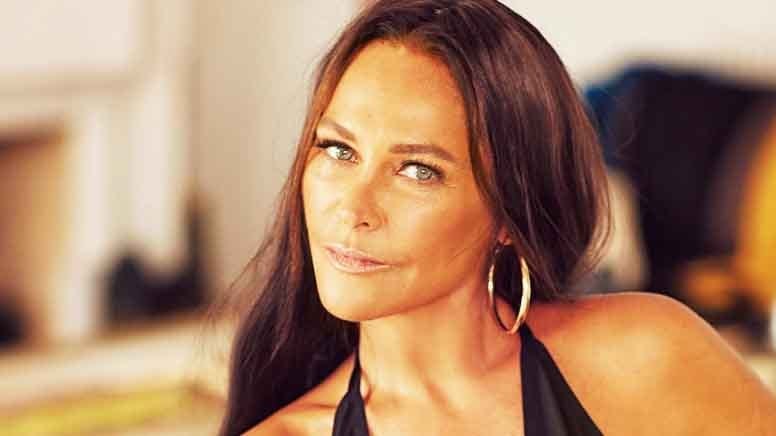 Hülya Avşar kaza yaptı